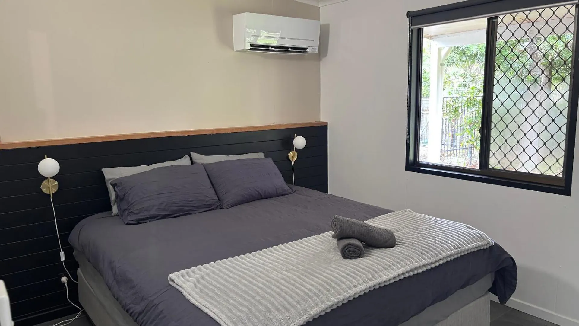 Family Retreat In Ningi Pet Friendly Villa Sandstone Point Holiday home
