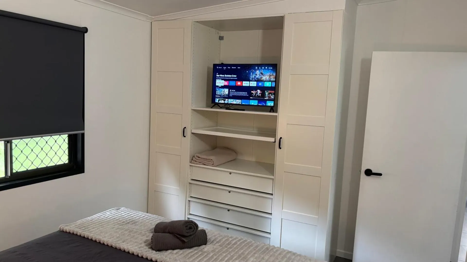 Family Retreat In Ningi Pet Friendly Villa Sandstone Point Holiday home